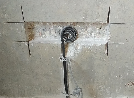 подрозетки в бетонной стене